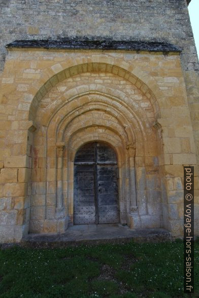 Porte de l'église Saint-Pantaléon. Photo © André M. Winter