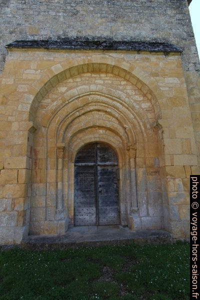 Porte de l'église Saint-Pantaléon. Photo © André M. Winter