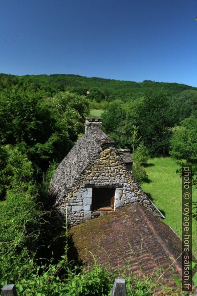 Maison en pierre et couverte de lauzes. Photo © André M. Winter