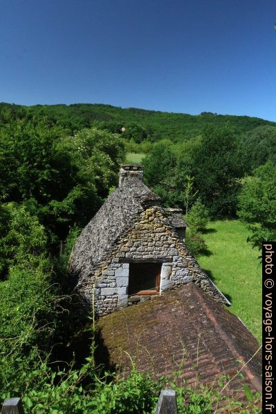Maison en pierre et couverte de lauzes. Photo © André M. Winter