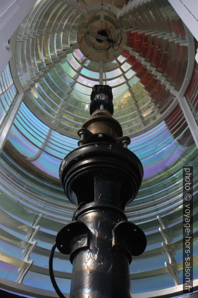 Lampe dans la lentille de Fresnel du Phare de la Pointe de la Grave. Photo © Alex Medwedeff
