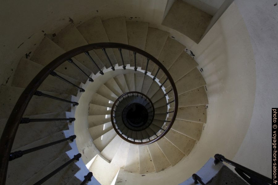 Escalier en colimaçon bas du Phare de la Pointe de la Grave. Photo © André M. Winter