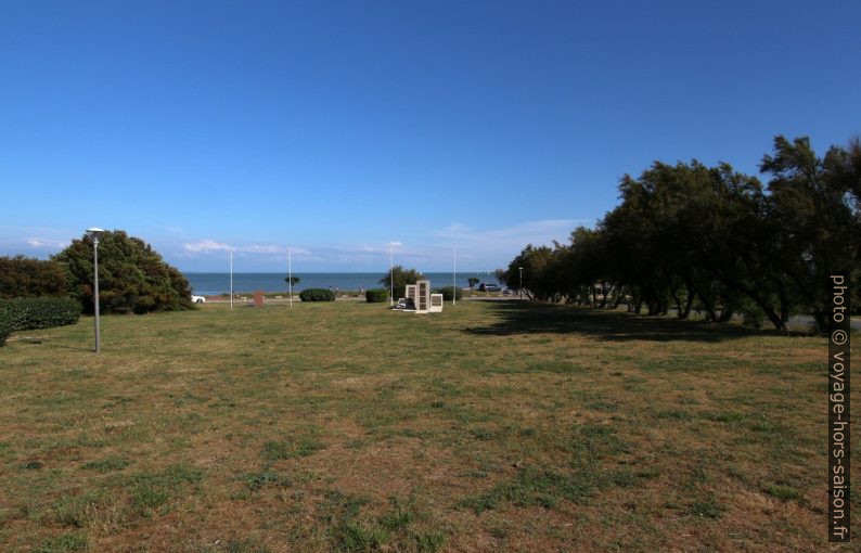 Aire du Monument de l'Opération Frankton. Photo © André M. Winter