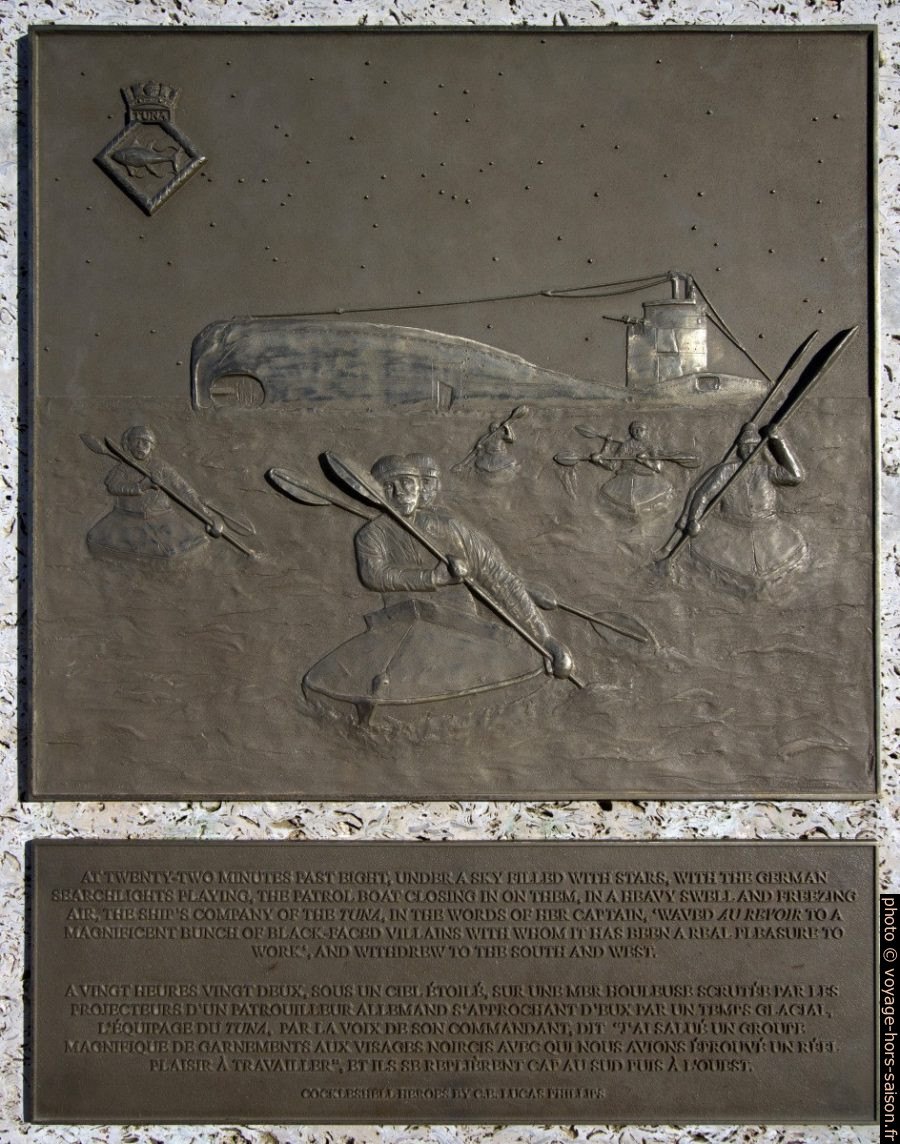 Plaque de bronze de l'Opération Frankton. Photo © André M. Winter