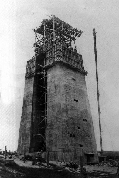 Photo de la construction du monument commémorant l'intervention américaine en 1917. Photo © André M. Winter