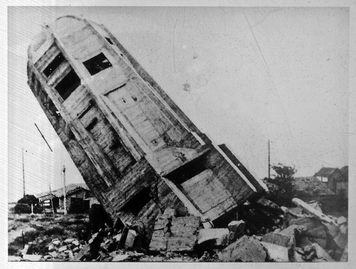 Photo du monument commémorant l'intervention américaine en 1917 détruit par les nazis en 1942. Photo © André M. Winter