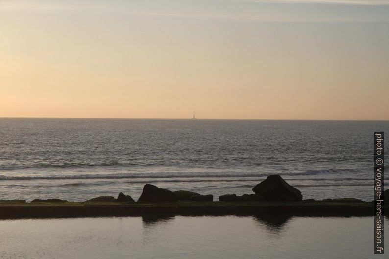 Phare de Cordouan au loin. Photo © Alex Medwedeff