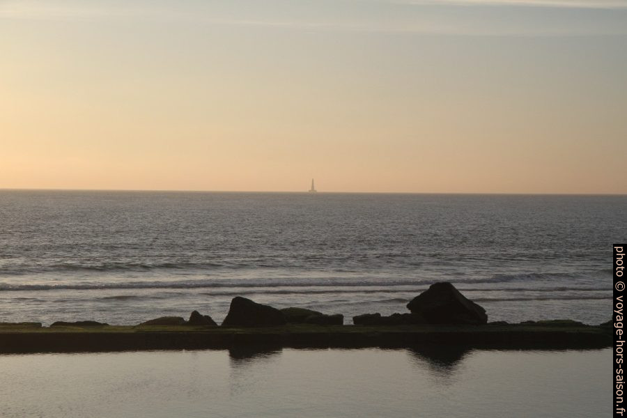 Phare de Cordouan au loin. Photo © Alex Medwedeff