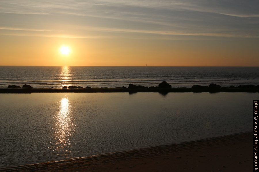 Coucher de soleil et le Phare de Cordouan. Photo © André M. Winter