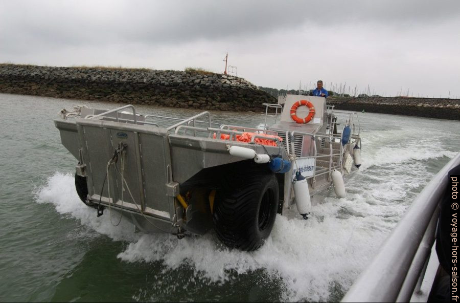 Véhiculé amphibie à trois roues de la compagnie «La Bohème» pour les excursions au Phare de Cordouan. Photo © André M. Winter