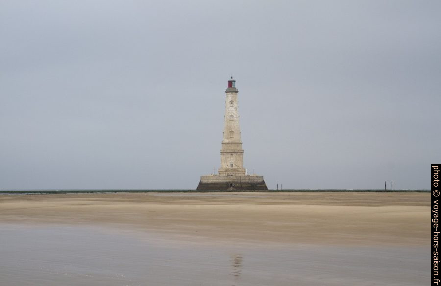 Phare de Cordouan à mer basse. Photo © Alex Medwedeff