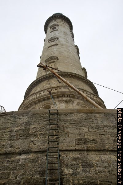 Échelle sur la cuirasse extérieure du Phare de Cordouan. Photo © Alex Medwedeff