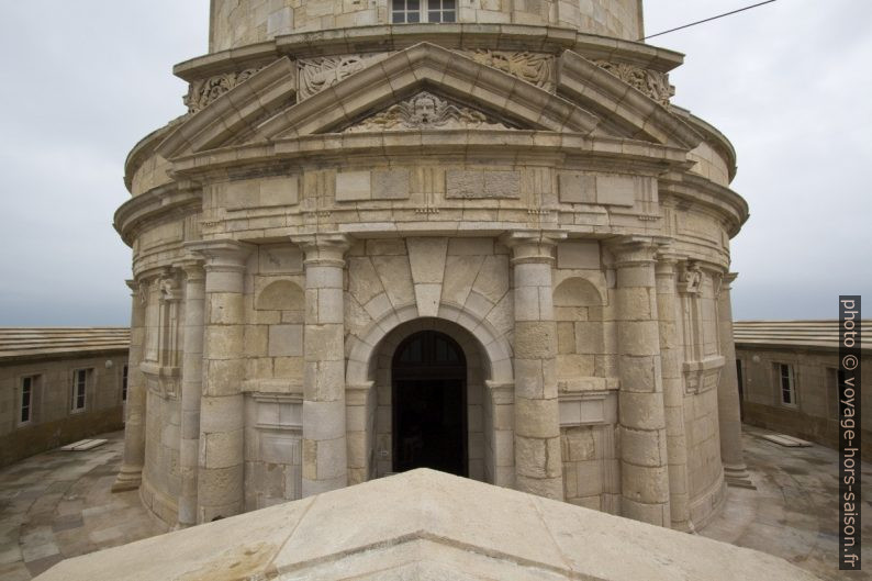 Portail monumental de l'entrée dans le Phare de Cordouan. Photo © André M. Winter