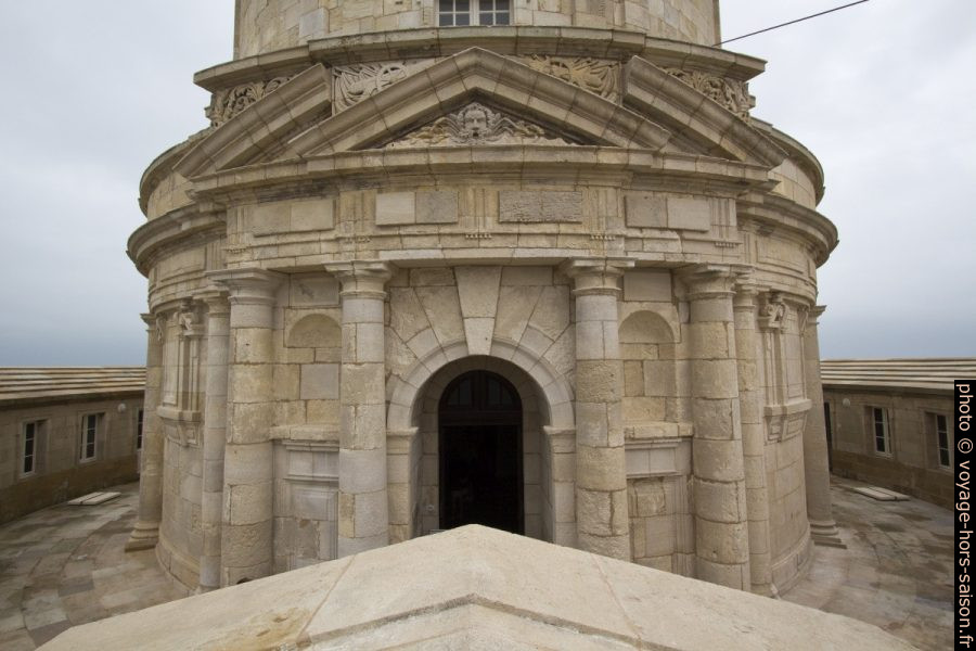 Portail monumental de l'entrée dans le Phare de Cordouan. Photo © André M. Winter