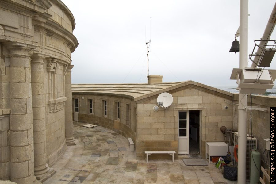 Cour avec logements dans l'enceinte extérieure du Phare de Cordouan. Photo © André M. Winter