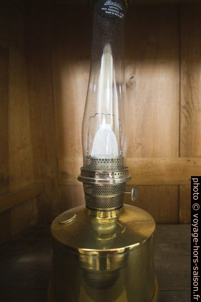 Ancienne lampe à pétrole de secours du Phare de Cordouan. Photo © André M. Winter