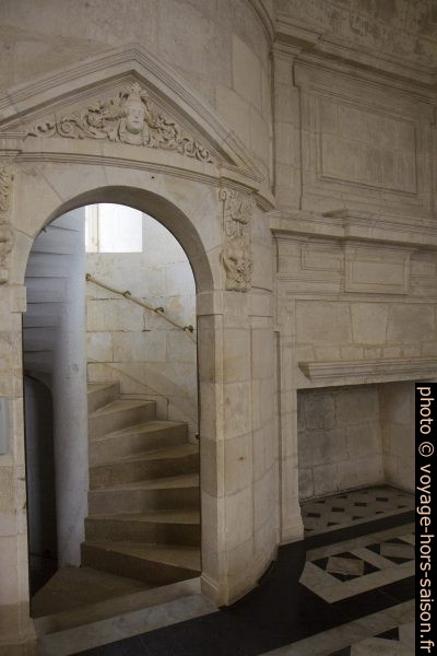 Porte du premier étage du Phare de Cordouan donnant sur l'escalier en colimaçon. Photo © Alex Medwedeff