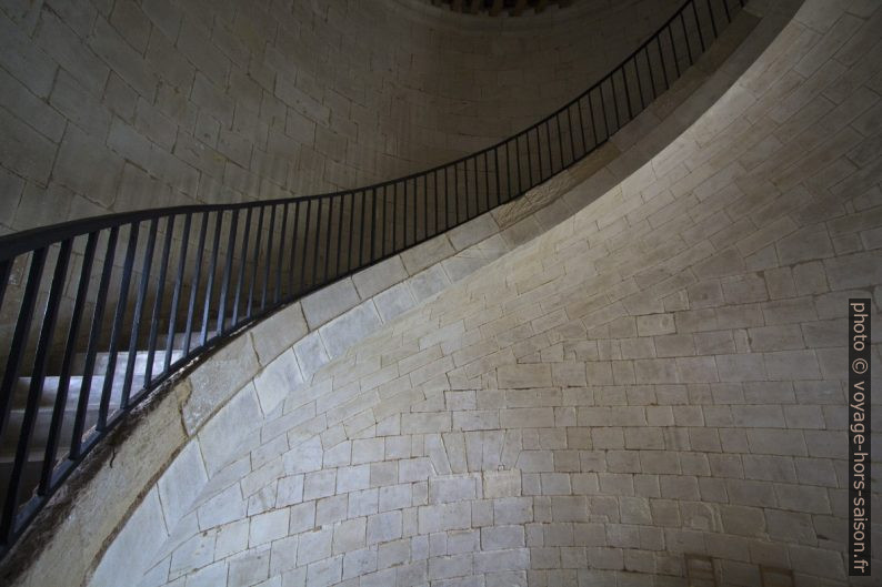 L'escalier hélicoïdal de la salle des Girondins du Phare de Cordouan. Photo © André M. Winter