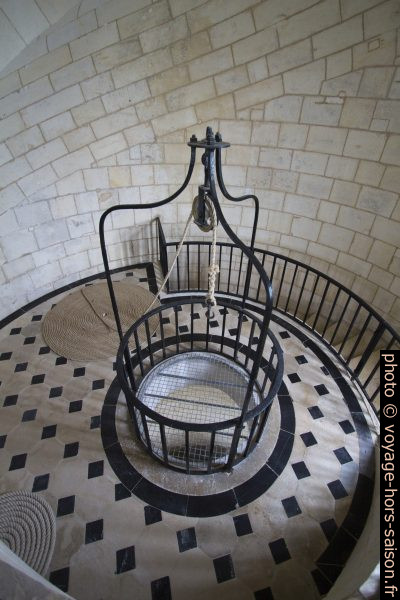 Poulie et cordes dans la Salle des Lampes du Phare de Cordouan. Photo © Alex Medwedeff