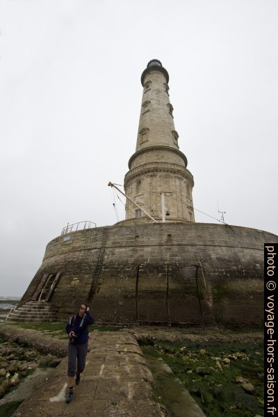 Retournant du Phare de Cordouan sous la pluie et le vent. Photo © André M. Winter