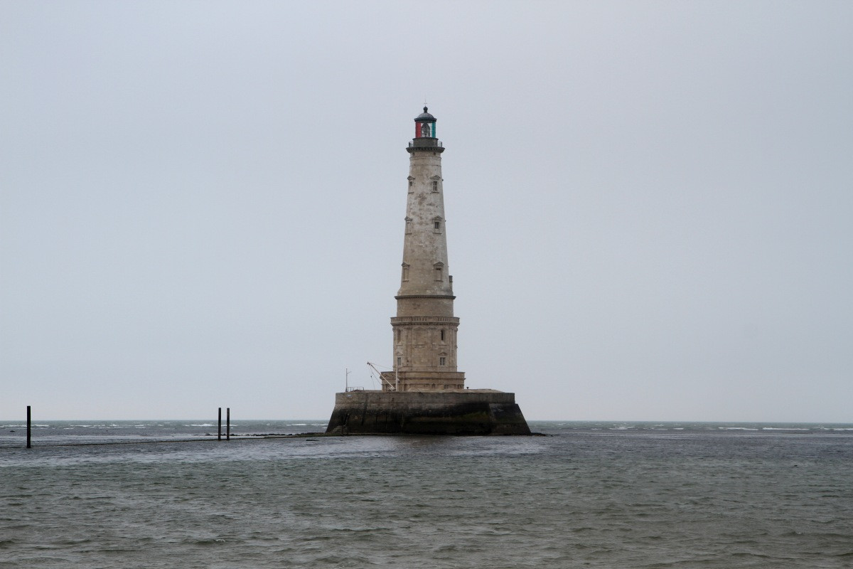 Phare de Cordouan entouré d'eau. Photo © Alex Medwedeff