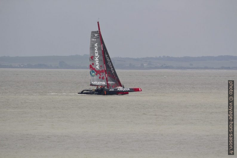 Voiler trimaran Arkema de la classe Multi50. Photo © André M. Winter