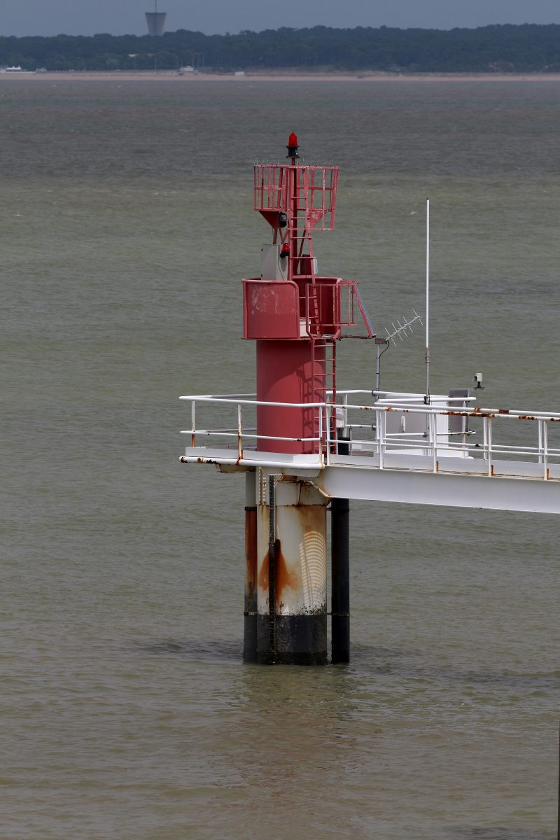 Feu rouge du Port Bloc. Photo © André M. Winter