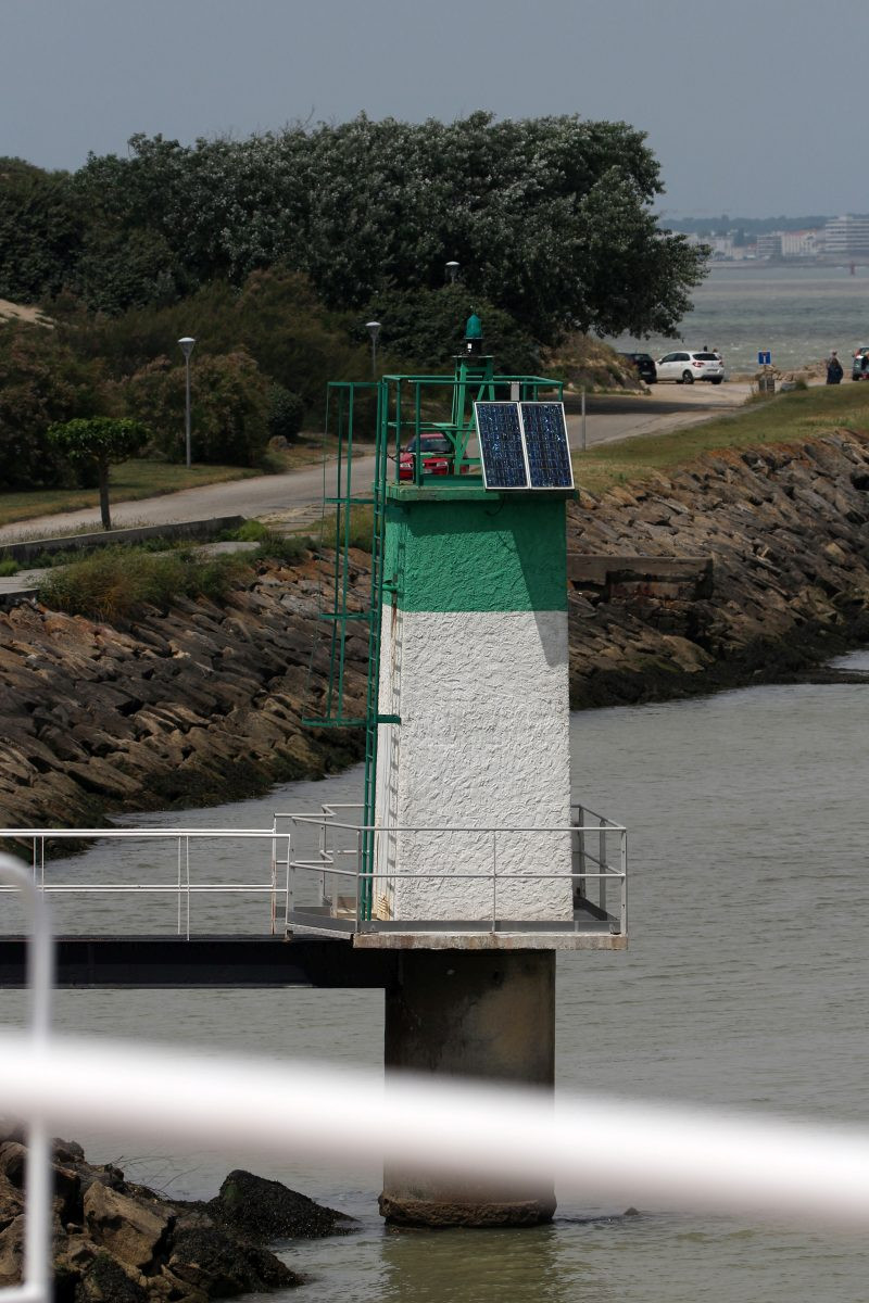 Feu vert du Port Bloc. Photo © André M. Winter