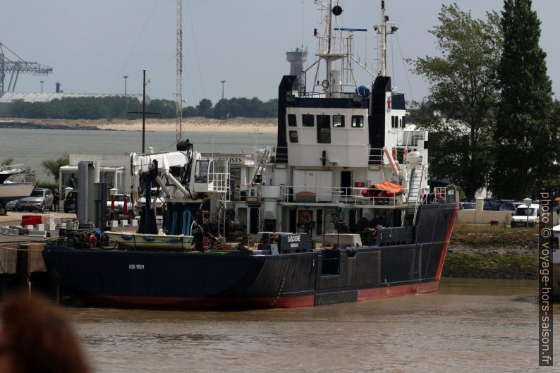 Navire de ravitaillement en mer Gascogne. Photo © André M. Winter