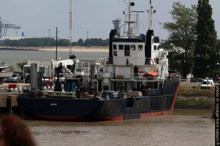 Navire de ravitaillement en mer Gascogne. Photo © André M. Winter