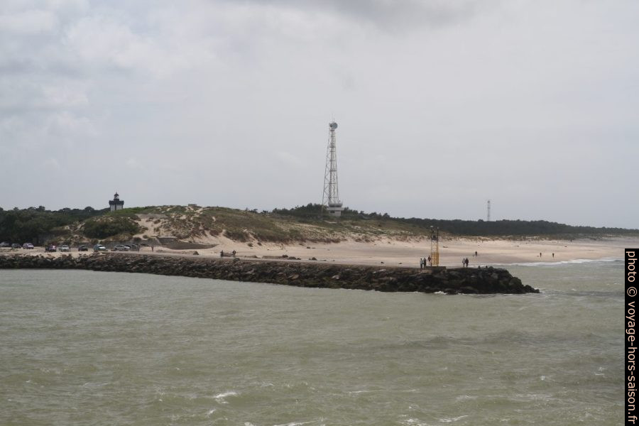 Jetée et sémaphore de la Pointe de la Grave. Photo © Alex Medwedeff