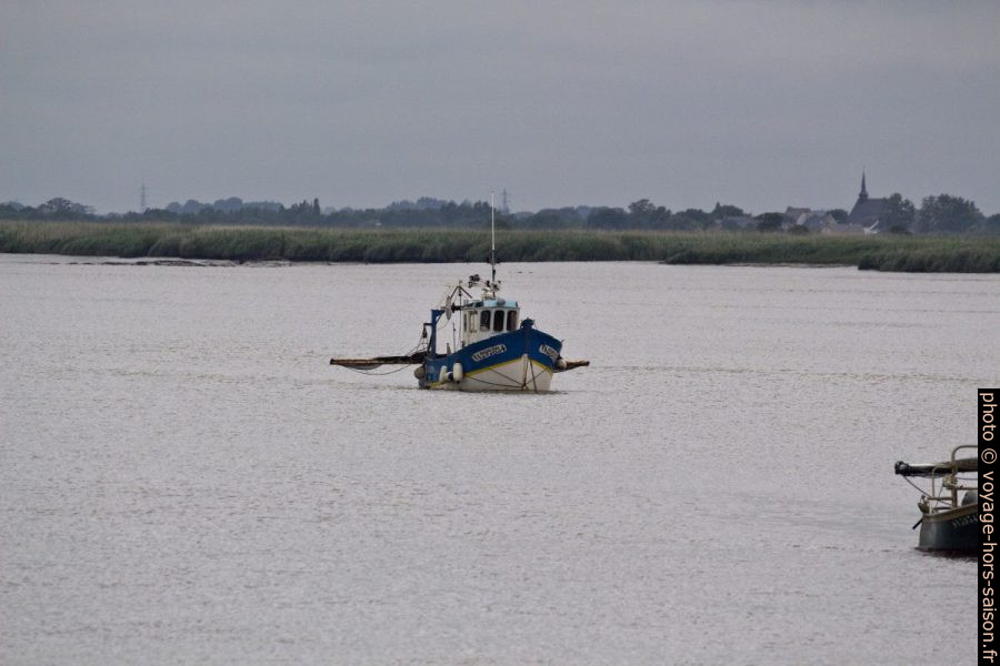 Bateau de pêche au carrelet dans l'estuaire de la Loire. Photo © André M. Winter