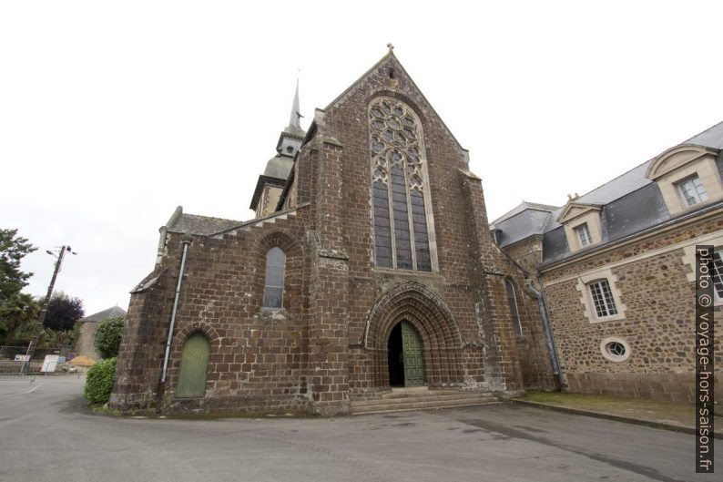 Façade principale de l'église de Saint-Gildas-des-Bois. Photo © André M. Winter