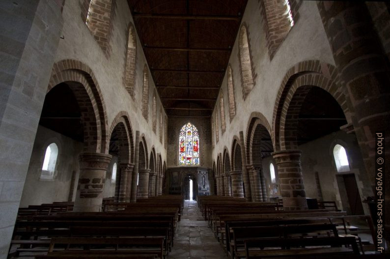 Nef de l'église de Saint-Gildas-des-Bois. Photo © André M. Winter