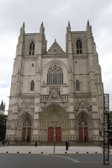 La façade principale de la Cathédrale Saint-Pierre-et-Saint-Paul de Nantes. Photo © Alex Medwedeff