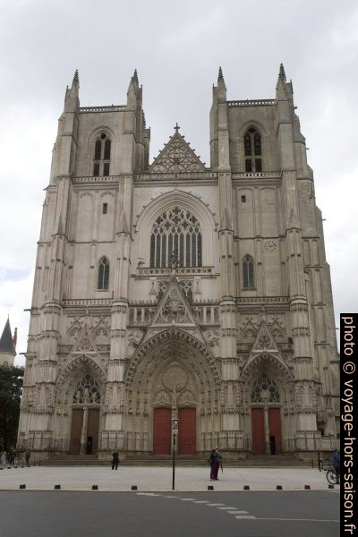 La façade principale de la Cathédrale Saint-Pierre-et-Saint-Paul de Nantes. Photo © Alex Medwedeff