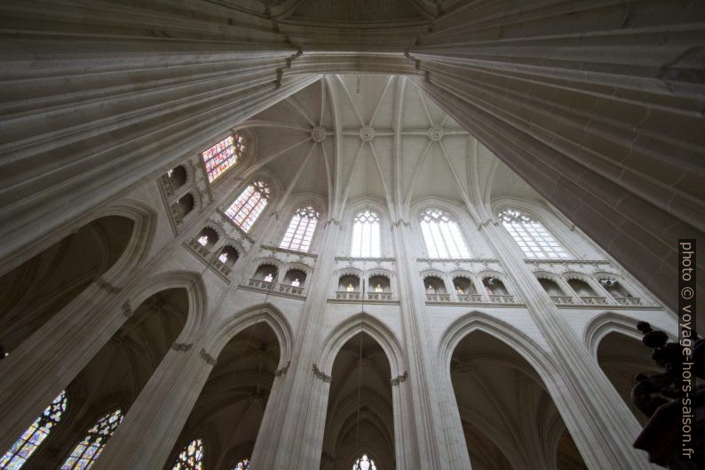 Voûtes du transept de la Cathédrale Saint-Pierre-et-Saint-Paul de Nantes. Photo © Alex Medwedeff