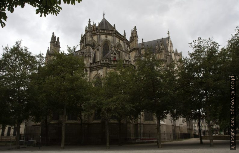 Arcs-boutants à l'extérieur de la Cathédrale de Nantes. Photo © Alex Medwedeff