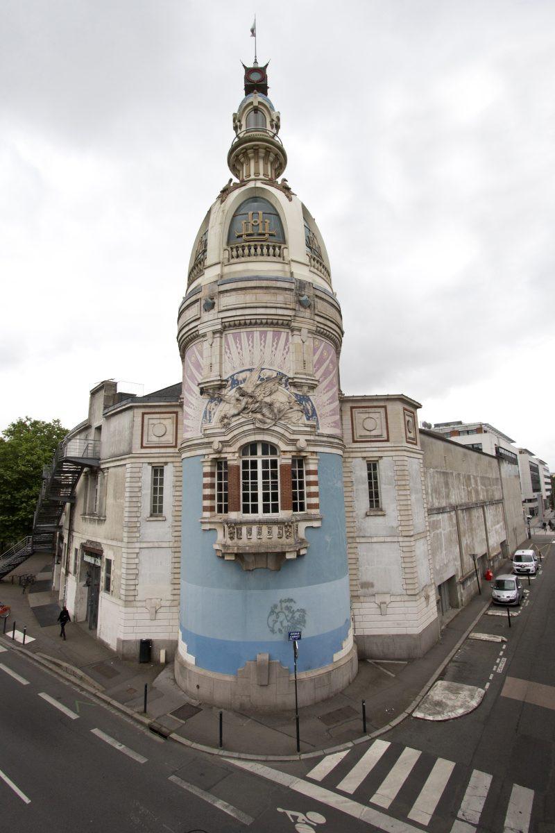 Tour en forme de phare de l'usine LU à Nantes. Photo © André M. Winter