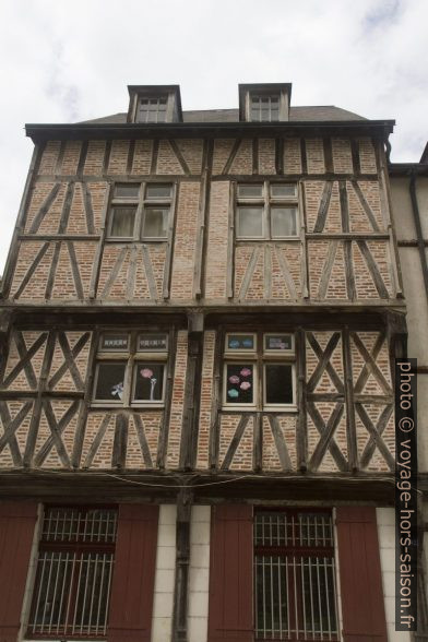 Une maison à colombages à Amboise. Photo © Alex Medwedeff