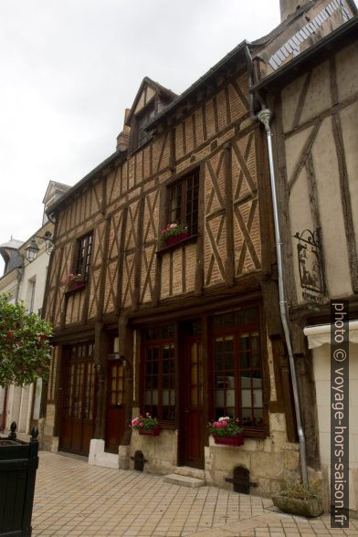 Une maison à colombages à Amboise. Photo © Alex Medwedeff