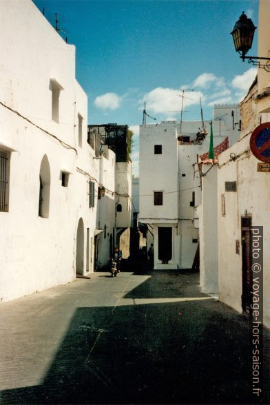 Rues de la Kasbah de Tanger. Photo © Alex Medwedeff