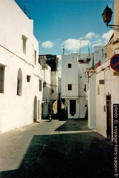 Rues de la Kasbah de Tanger. Photo © Alex Medwedeff
