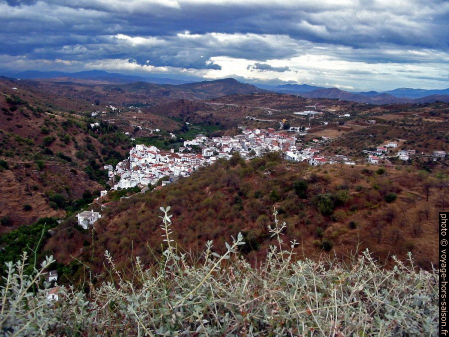 Vue sur Tolox. Photo © André M. Winter