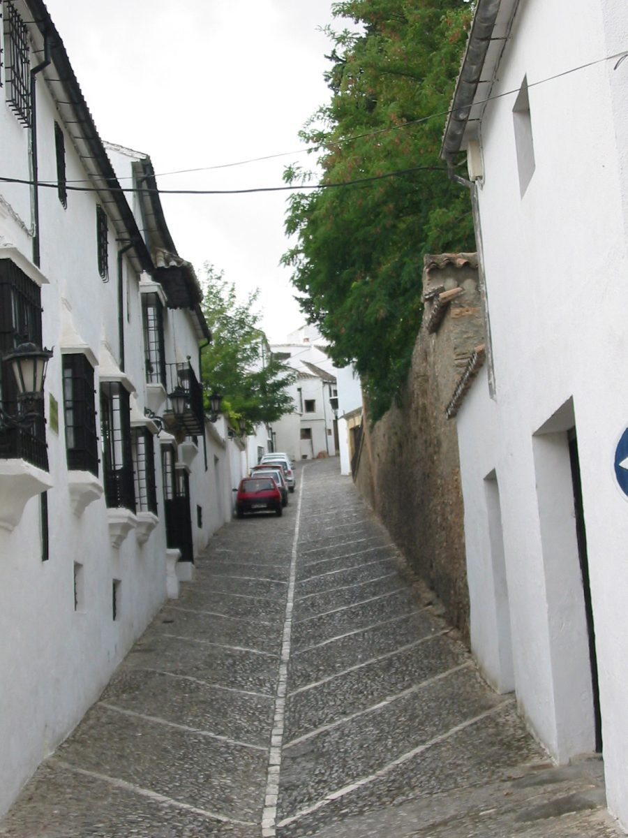 Rue à Ronda. Photo © Alex Medwedeff