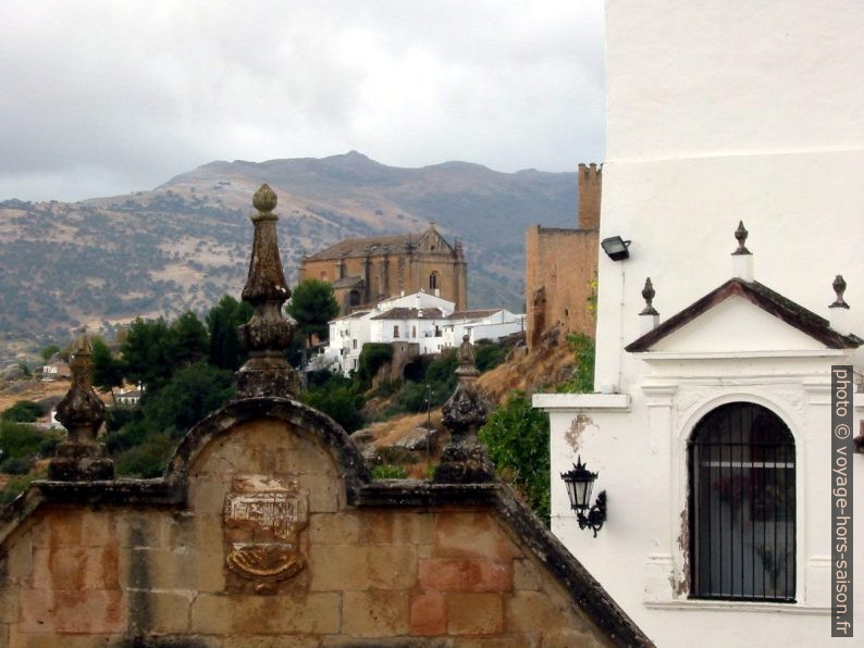 Puerta Felipe V et Igelsia del Espíritú Santo. Photo © André M. Winter