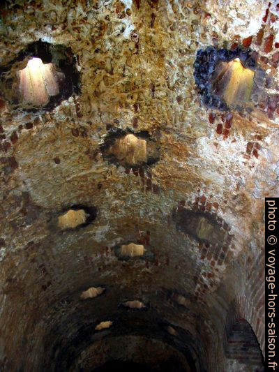 Voûte des Baños Árabes. Photo © André M. Winter