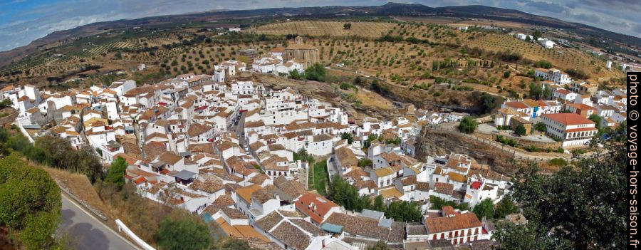 Vue sur Setenil de las Bodegas. Photo © André M. Winter