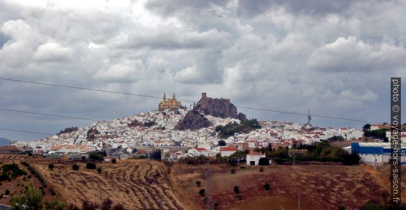 Olvera sur sa colline. Photo © André M. Winter