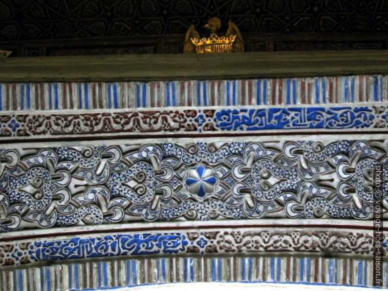 Décor d'un arc de porte de l'Alcázar de Séville. Photo © André M. Winter